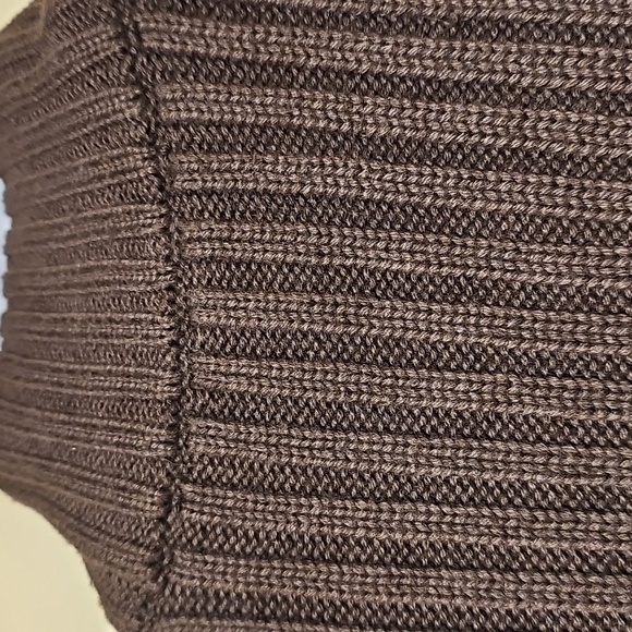 Chicos Faux Fur Vest with Ribbed Trim. Chicos 3/xl. Snap Closure. - Picture 4 of 5